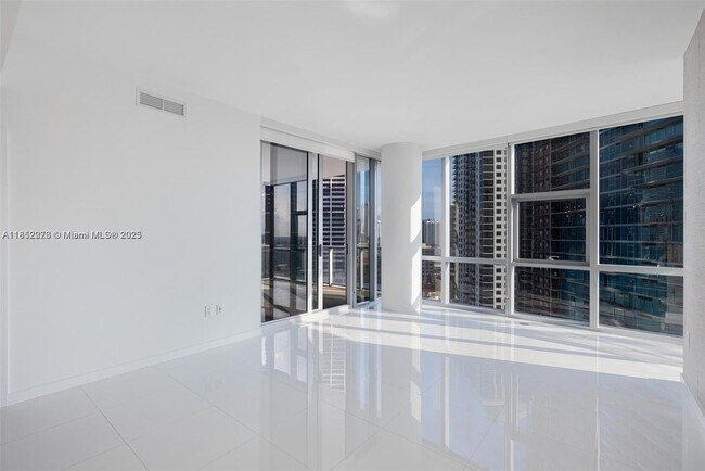 Foto del edificio - 851 NE 1st Ave