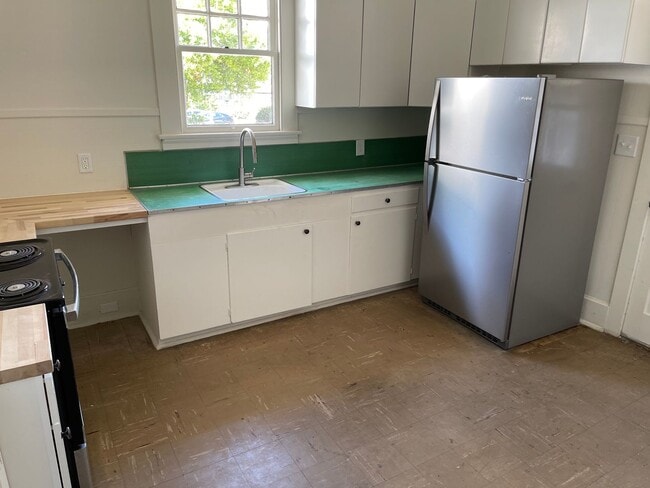 Building Photo - 908 1st Ave