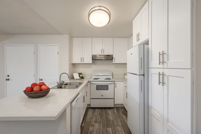 Building Photo - Woodbridge Mount Helix - $1200 Move In Bonus!