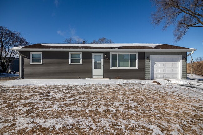 Foto del edificio - 8704 Indigo Ln