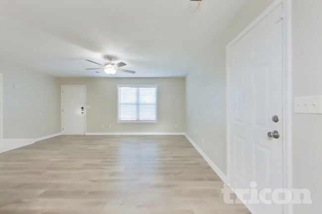 Building Photo - 1173 Woodwind Dr
