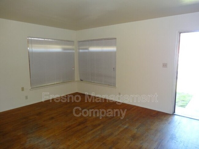 Foto del edificio - 4144 E White Ave