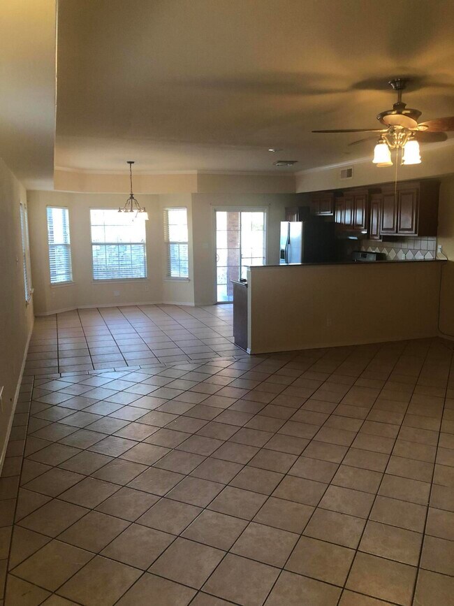 Building Photo - 7235 Royal Arms Dr