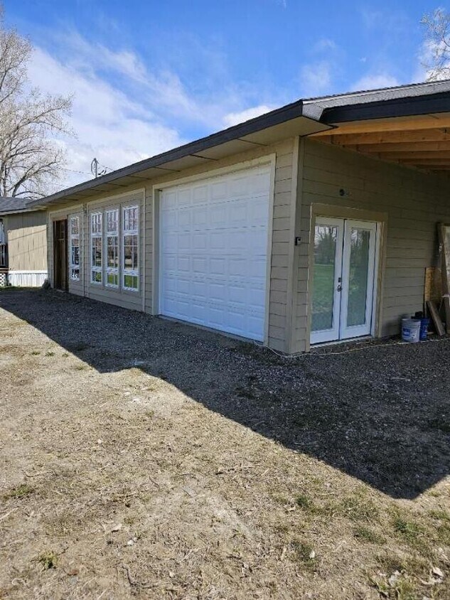 1576 Nahmis Ave, Huntley, MT 59037 House Rental in Huntley, MT