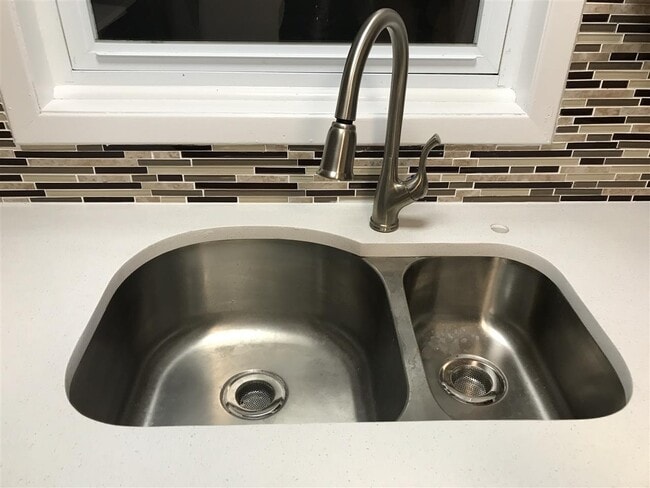 Foto del edificio - 184 Central Ln