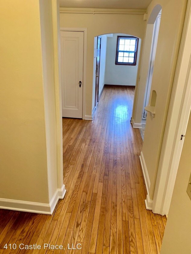 Foto principal - 410 Castle Pl