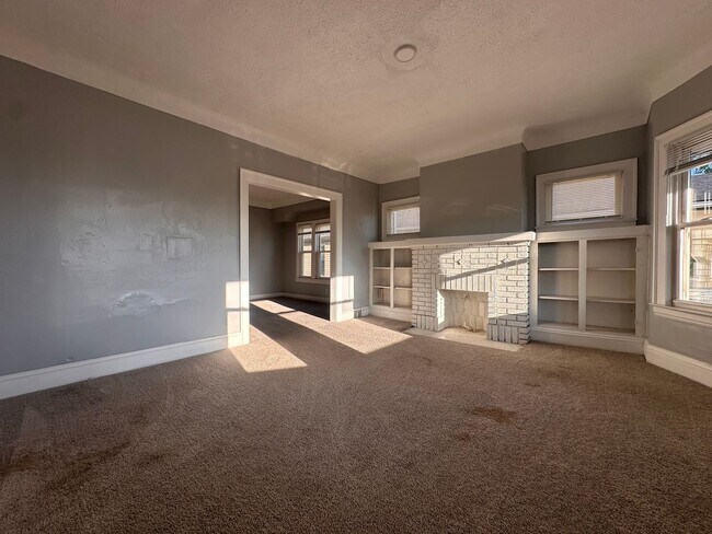 Building Photo - 3341 E 119th St