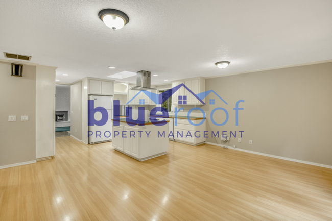 Foto del edificio - 8851 SW Blake St