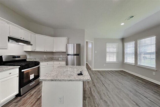 Building Photo - 7010 Apple Oak Ct