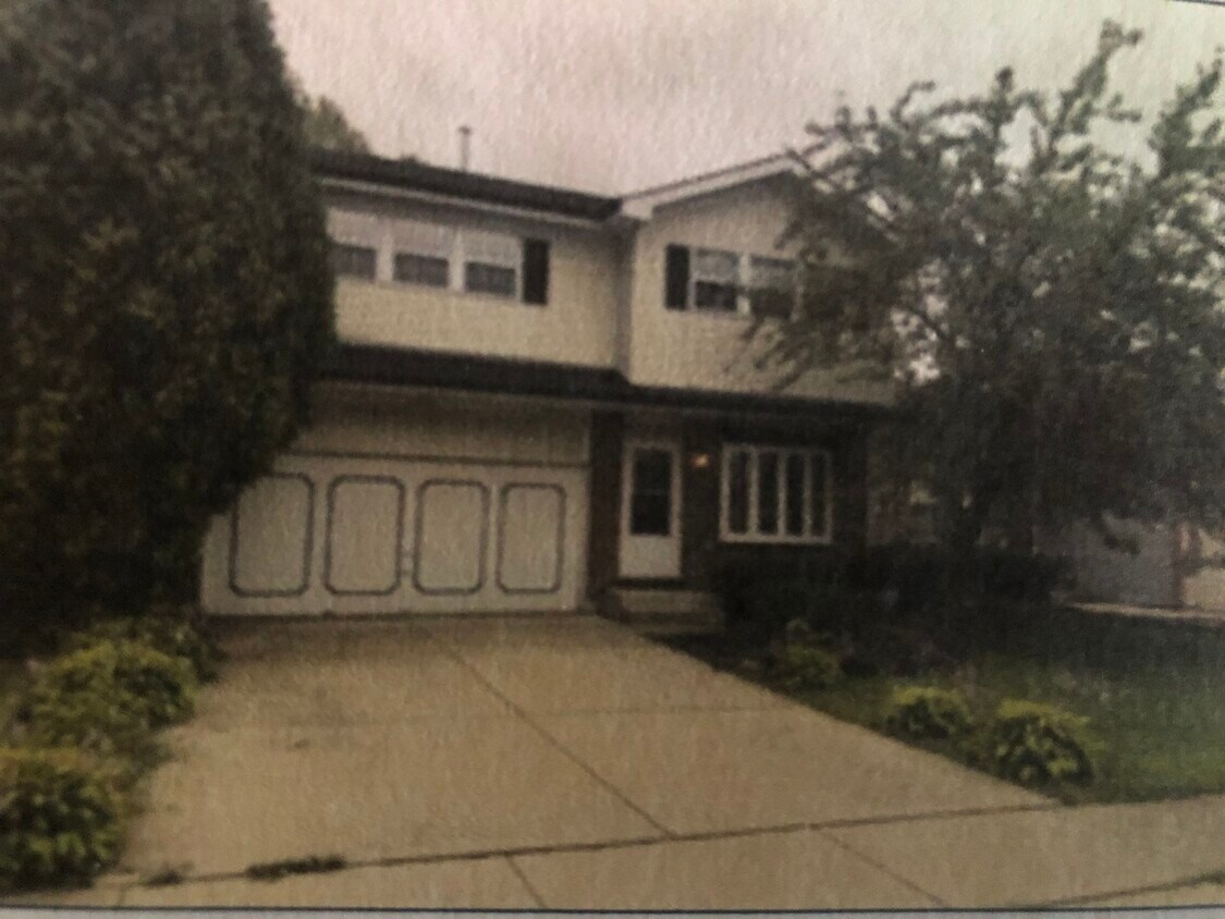 4333 182nd Pl, Country Club Hills, IL 60478 House for Rent in Country