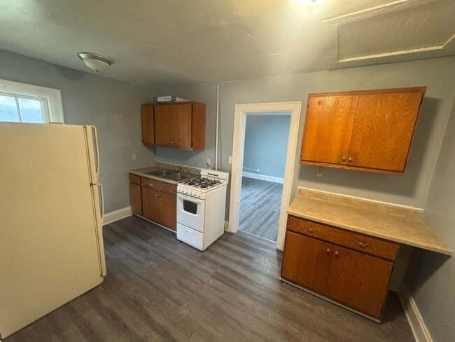 Building Photo - 624 W Lasalle Ave