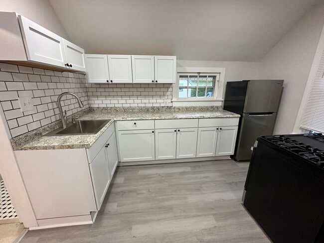 Building Photo - 355 S Rocky River Dr