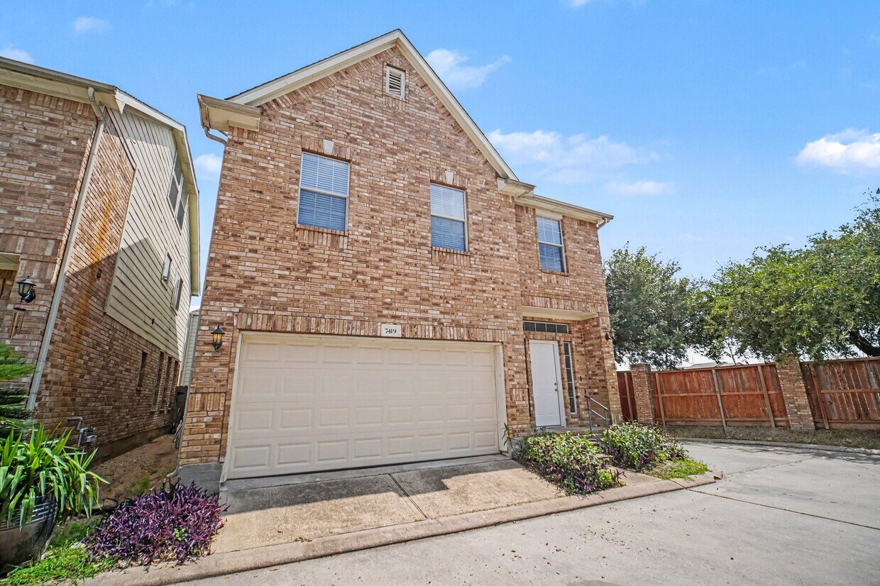 Foto principal - 7419 Hollister Ridge