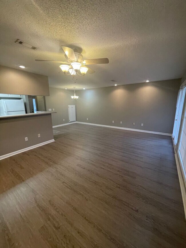 Foto del edificio - 212 Foxchase Ln