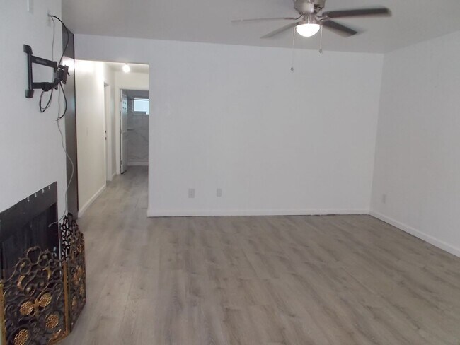 Foto del edificio - 6208 Ilanos Ln