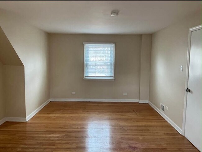 Foto del edificio - 1809 W 187th St