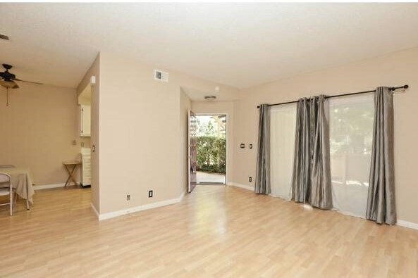 Foto del edificio - 1088 Cedar Gables Dr