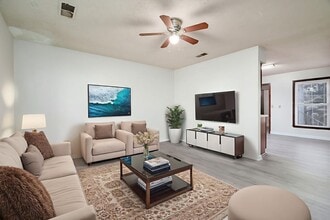 Building Photo - 118 Roberta Dr