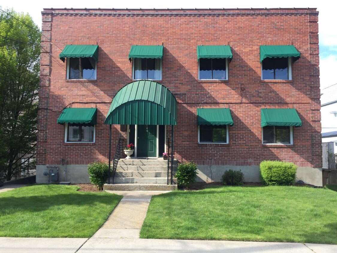 Front View - 1740 W Riverside Ave