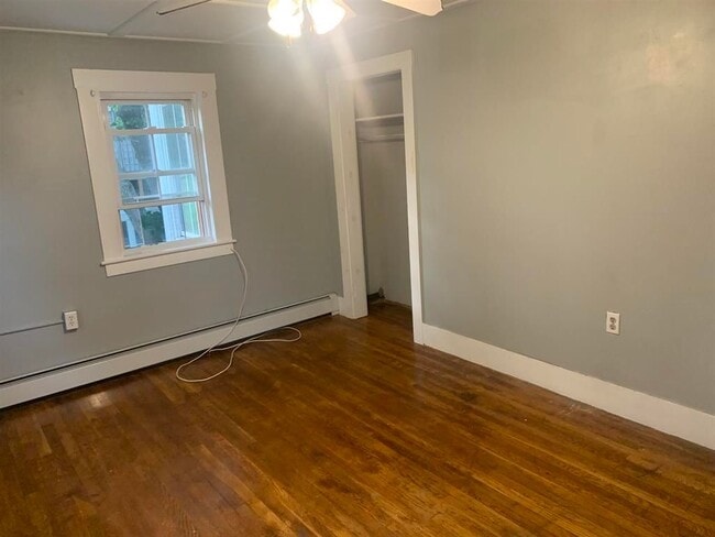 Building Photo - 12 Broad