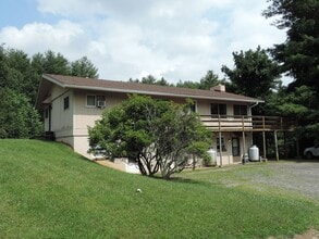 Building Photo - 109 Forest Lake Ln