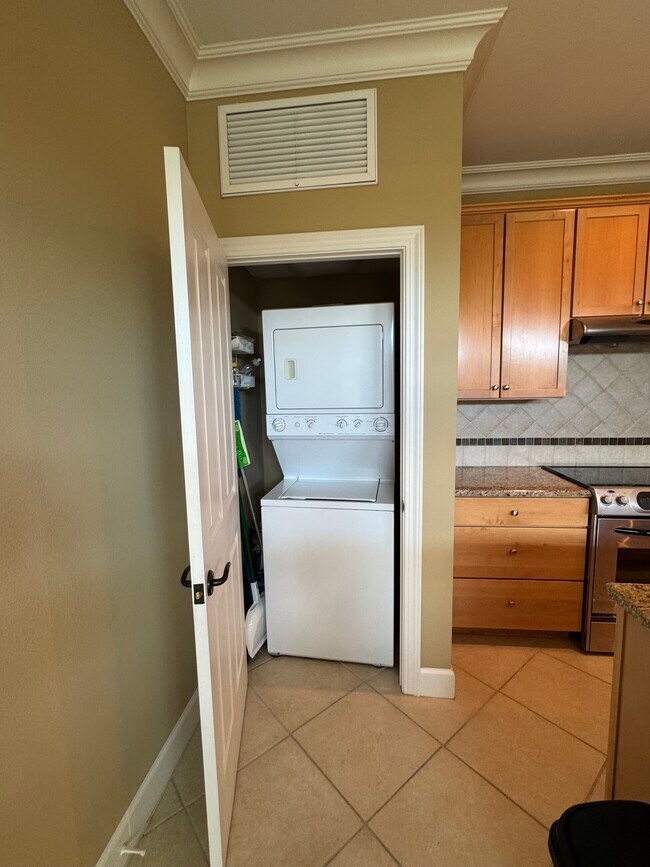 Foto del edificio - 415 E Romana St