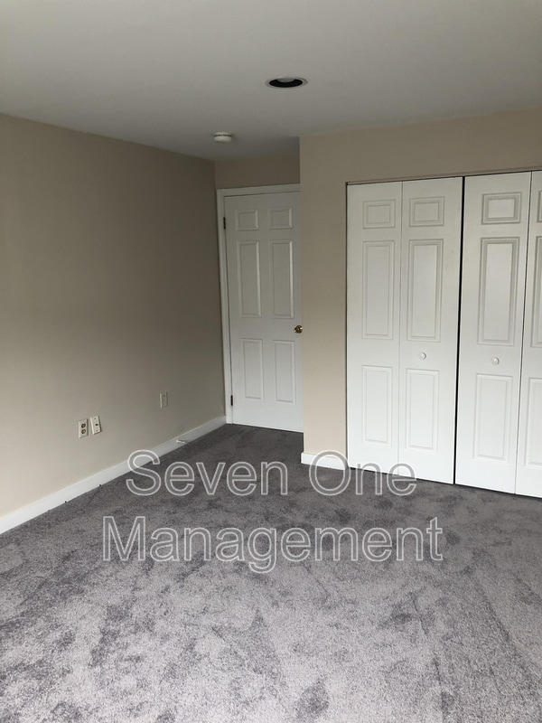 Building Photo - 497 Conarroe St