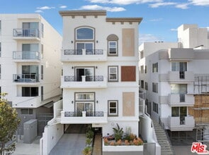 Building Photo - 11547 Rochester Ave