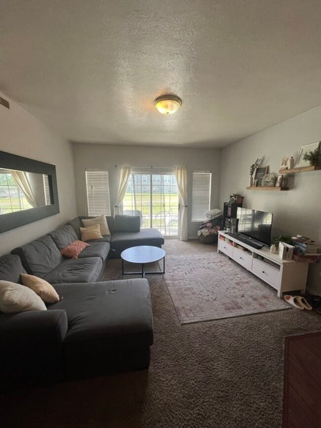 Building Photo - Bedroom Available in Provo