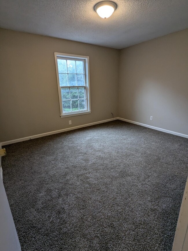 Building Photo - 813 Holder Ct