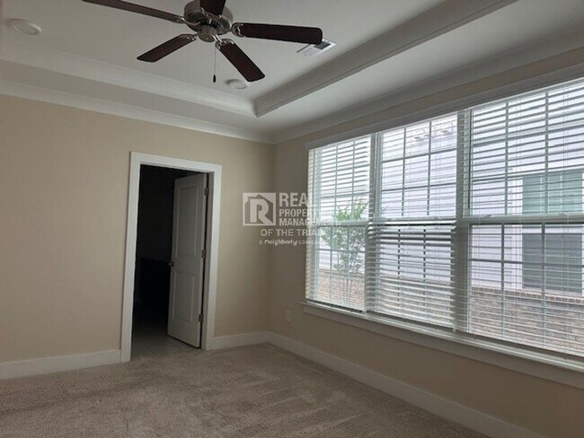 Foto del edificio - Amazing End Unit Townhome in Welden Villag...