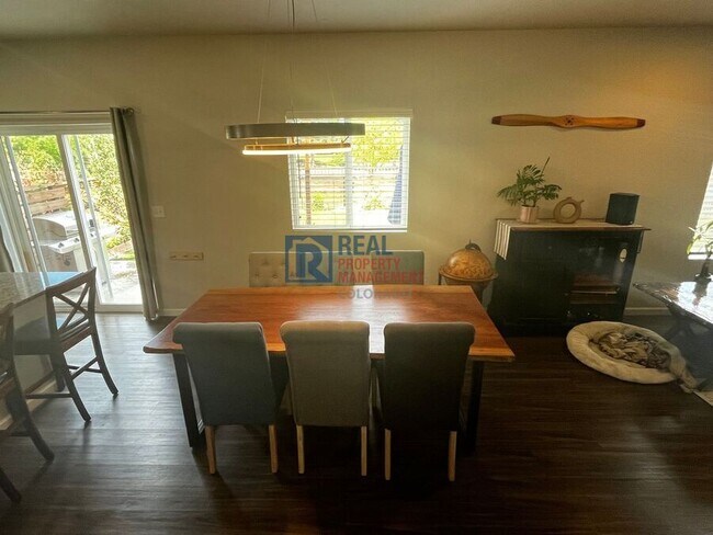 Foto del edificio - 3131 Crux Dr