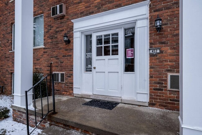 Building Photo - Elmwood Manor Apartments