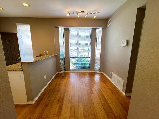 Building Photo - 2002 N Fitzhugh Ave