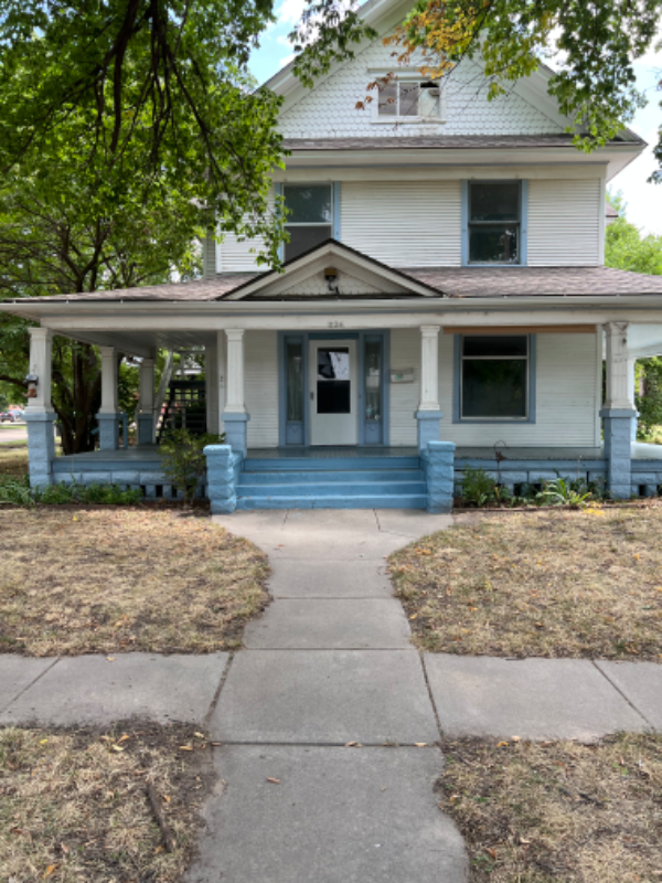 Primary Photo - 204 S Osage St
