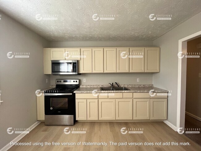 Building Photo - 4Bedroom 2 Bath