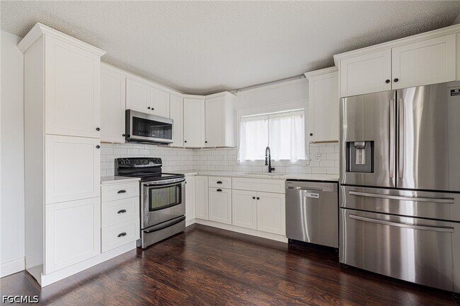 Foto del edificio - 1418 Park Shore Cir