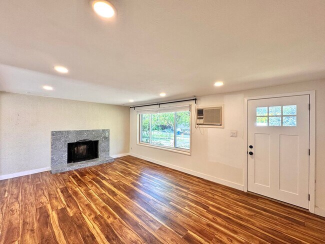 Foto del edificio - Charming Mid-Century Home in Shoreline