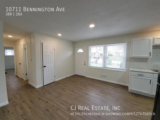 Foto del edificio - 10711 Bennington Ave