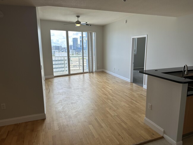 Building Photo - 1551 N Flagler Dr