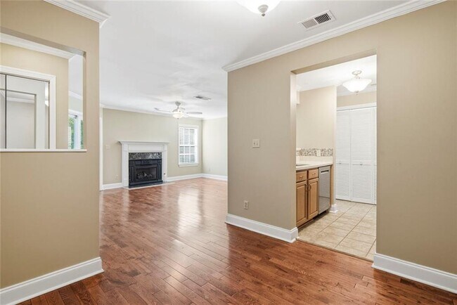 Foto del edificio - 728 Ridgefield Dr