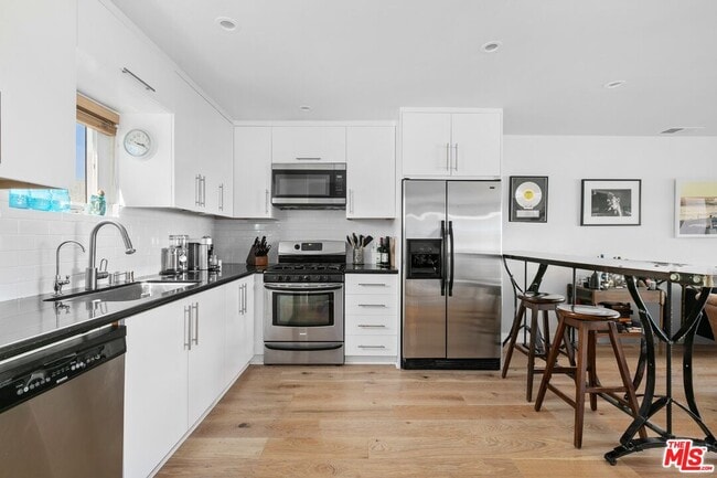 Foto del edificio - 28711 Pacific Coast Hwy