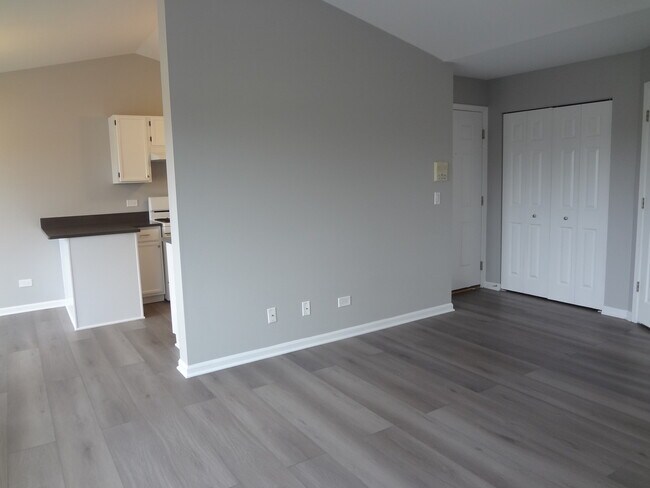 Foto del edificio - 1127 N Red Oak Cir