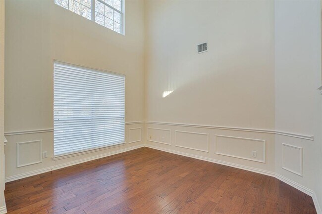 Building Photo - 2713 Heather Wood Dr