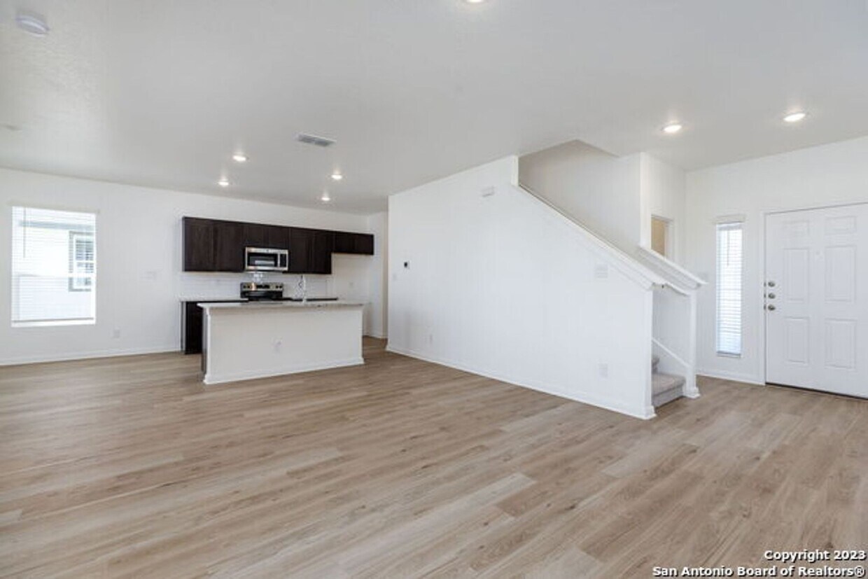 Primary Photo - Beautiful Home in Hannah Heights!
