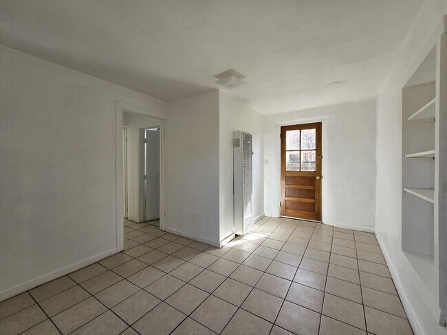 Foto del edificio - 739 Montez Pl