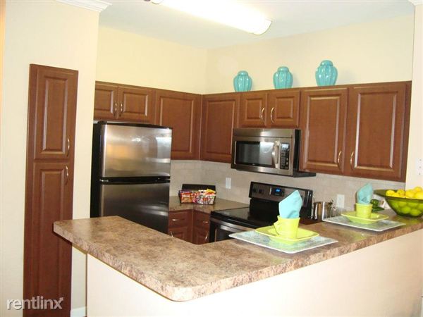 Foto principal - 2210 Canton St