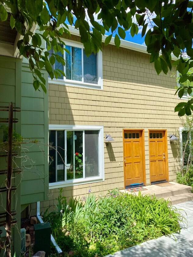 Primary Photo - Charming North Boulder 3 Bedroom Townhouse