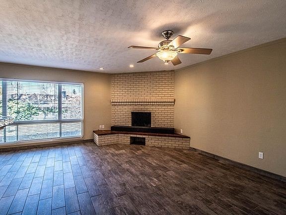 Building Photo - 1304 N Mesa Verde Ave