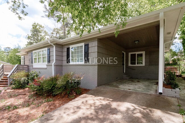 Building Photo - Charming 3 Bedroom in Birmingham!